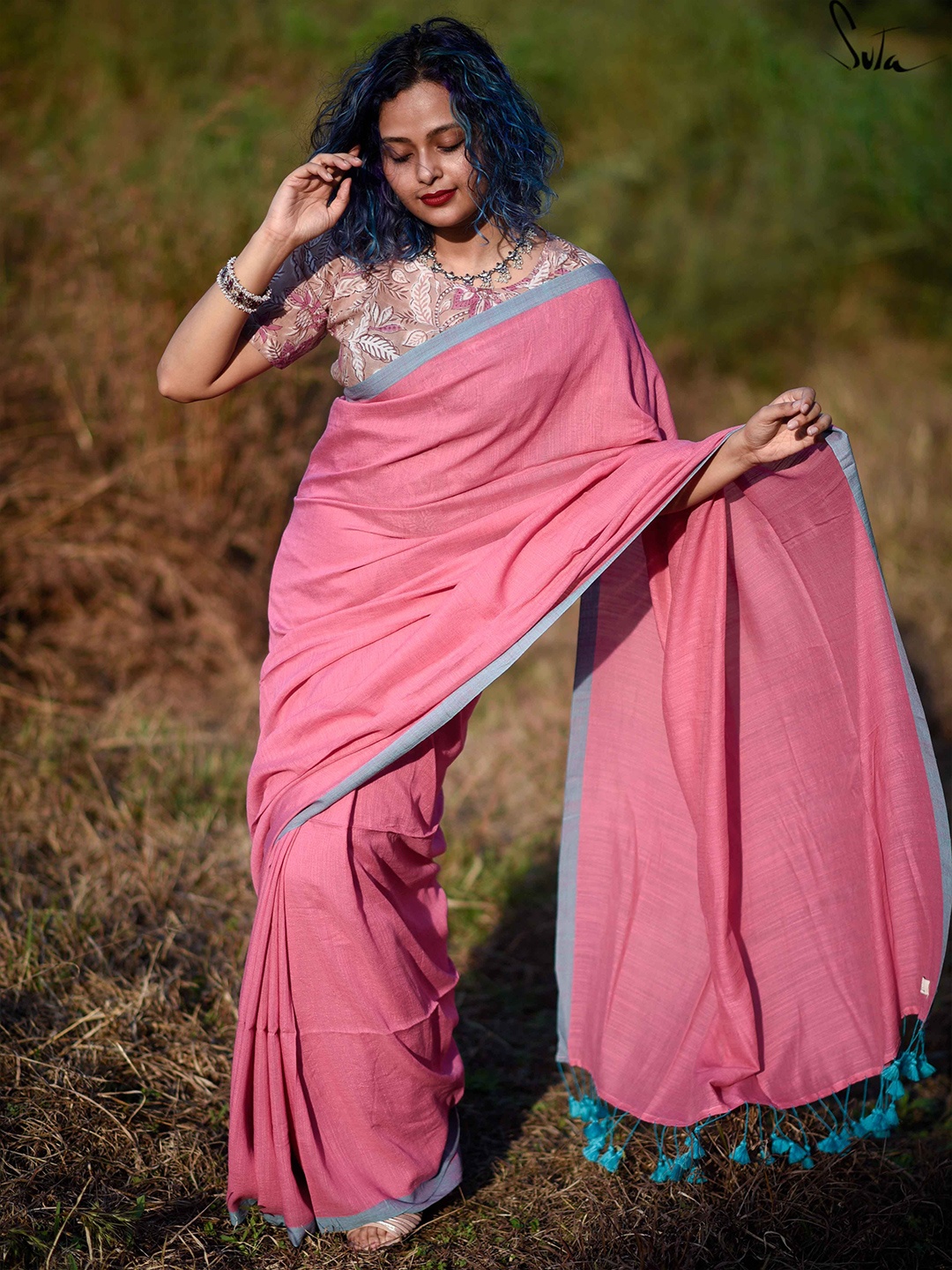 

Suta Solid Saree With Tasseled Border, Pink