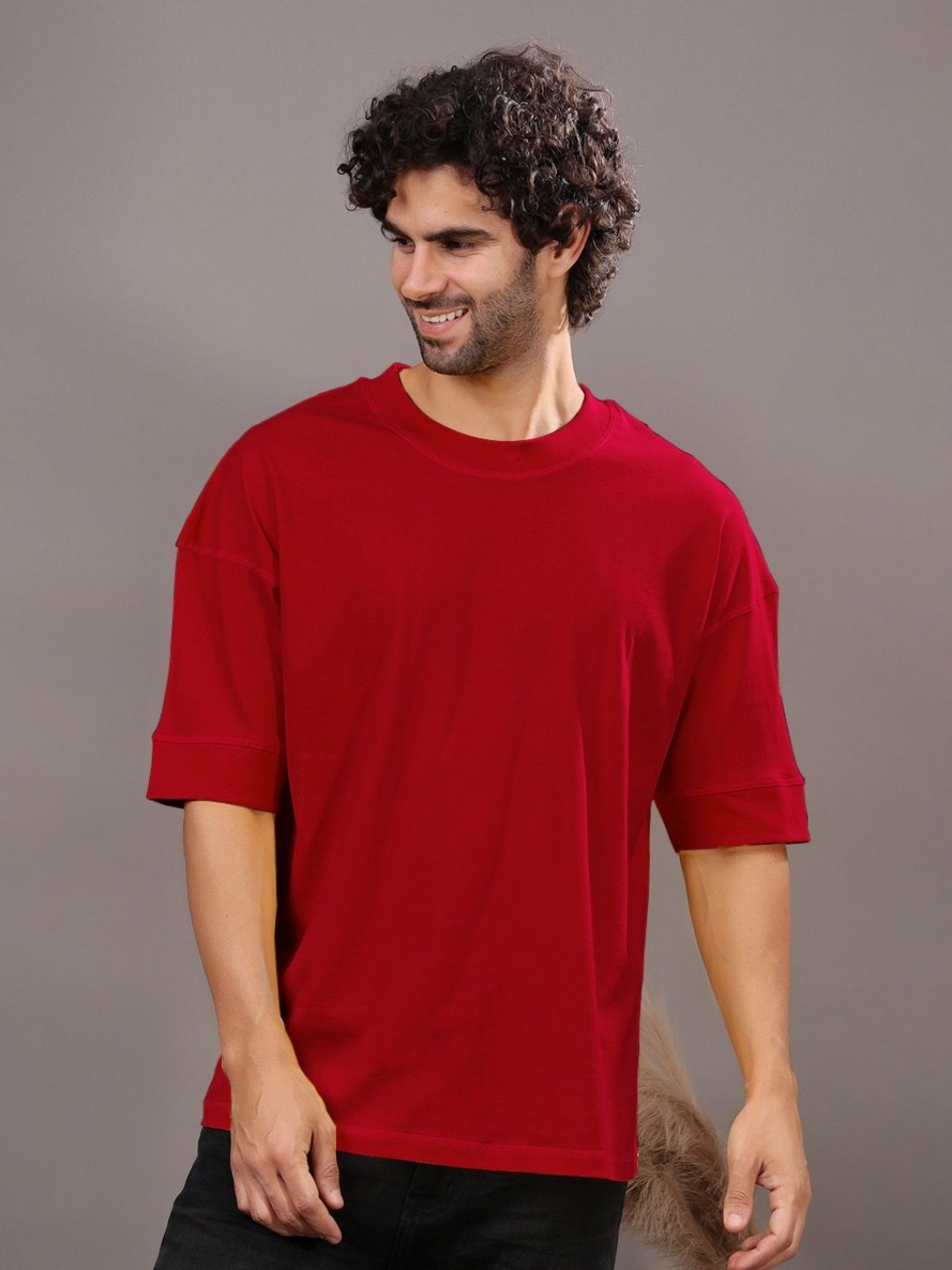 

Friskers Men Solid Round Neck Cotton Oversized T-shirt, Red