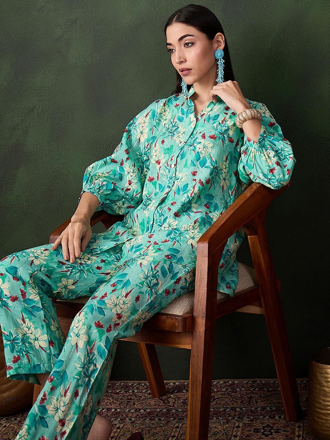 

Sangria Green Floral Printed Mandarin Collar Three-Quarter Sleeves Shirt With Trouser