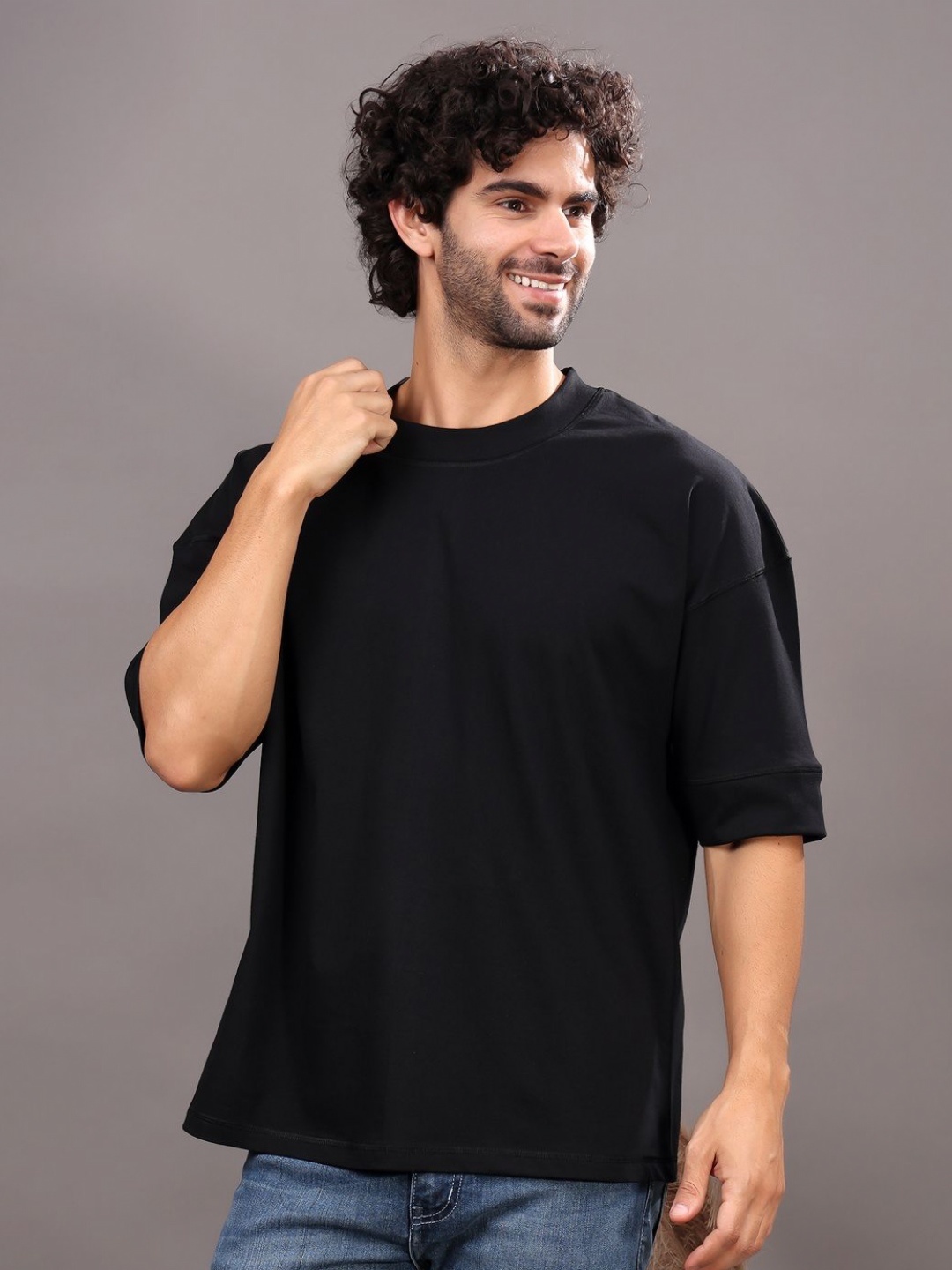 

Friskers Men Solid Round Neck Cotton Oversized T-shirt, Black