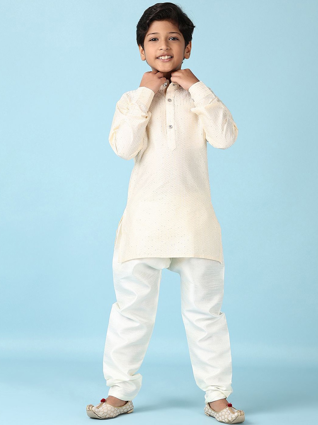 

V-Mart Boys Embroidered Sequinned Pure Cotton Kurta with Pyjama, Cream