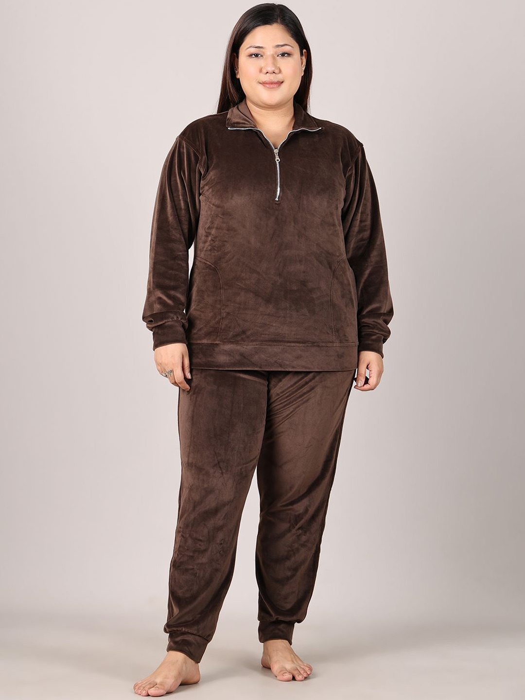 

TAG 7 Women velvet Reguler Night suit, Brown