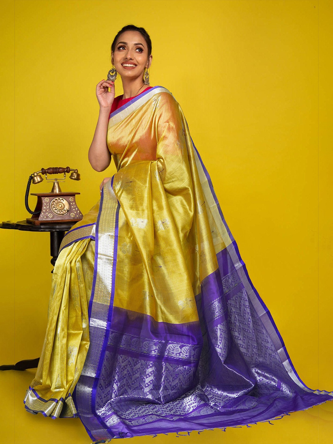 

Unnati Silks Woven Design Zari Handloom Kanjeevaram Saree, Yellow