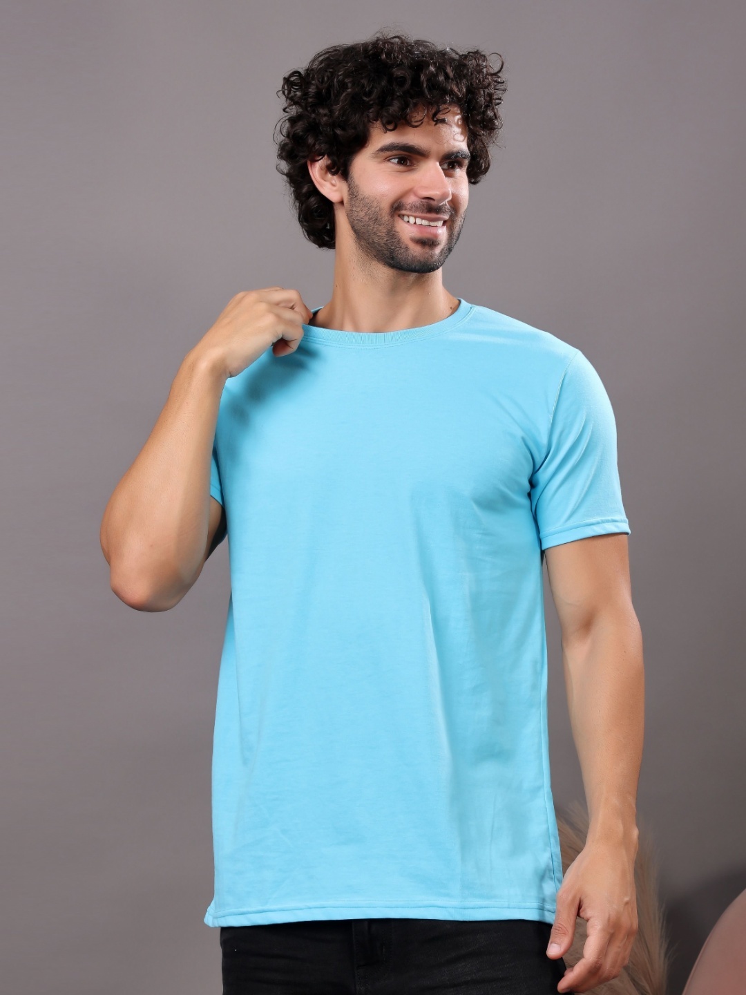 

KEX Men Solid Round Neck Cotton T-shirt, Turquoise blue