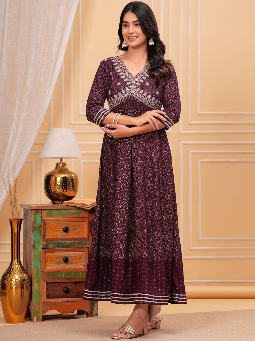 

Amar Palace Chikan Hazratganj Floral Printed Mirror Work V-Neck Anarkali Kurta, Brown