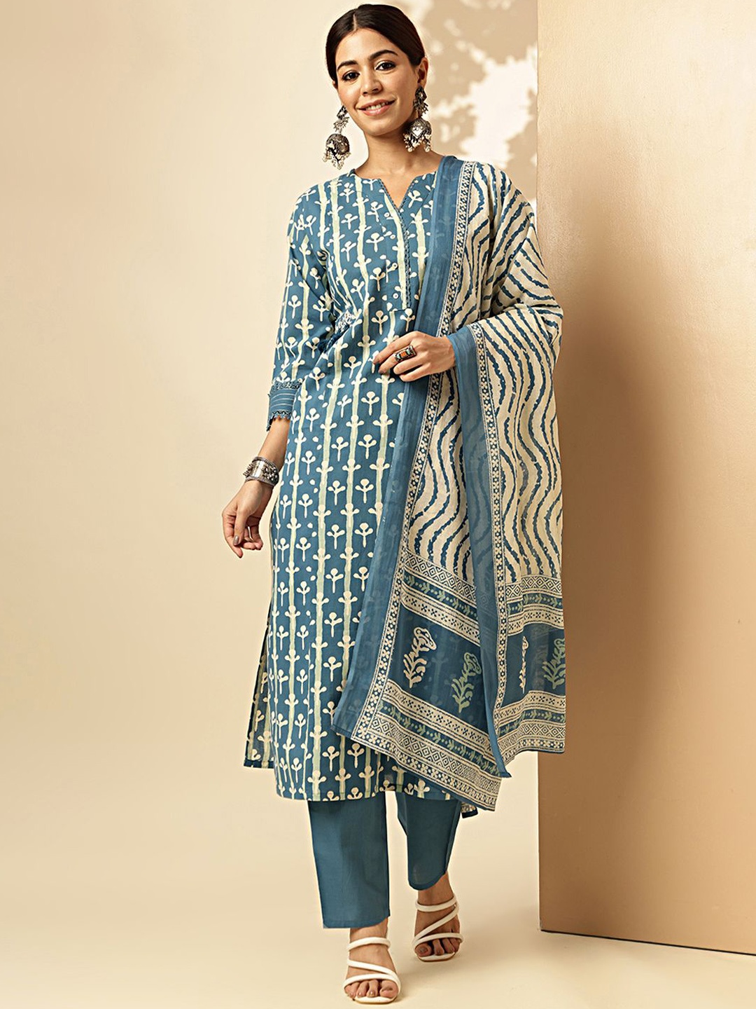

Vbuyz Floral Printed Pure Cotton Kurta With Trousers & Dupatta, Blue