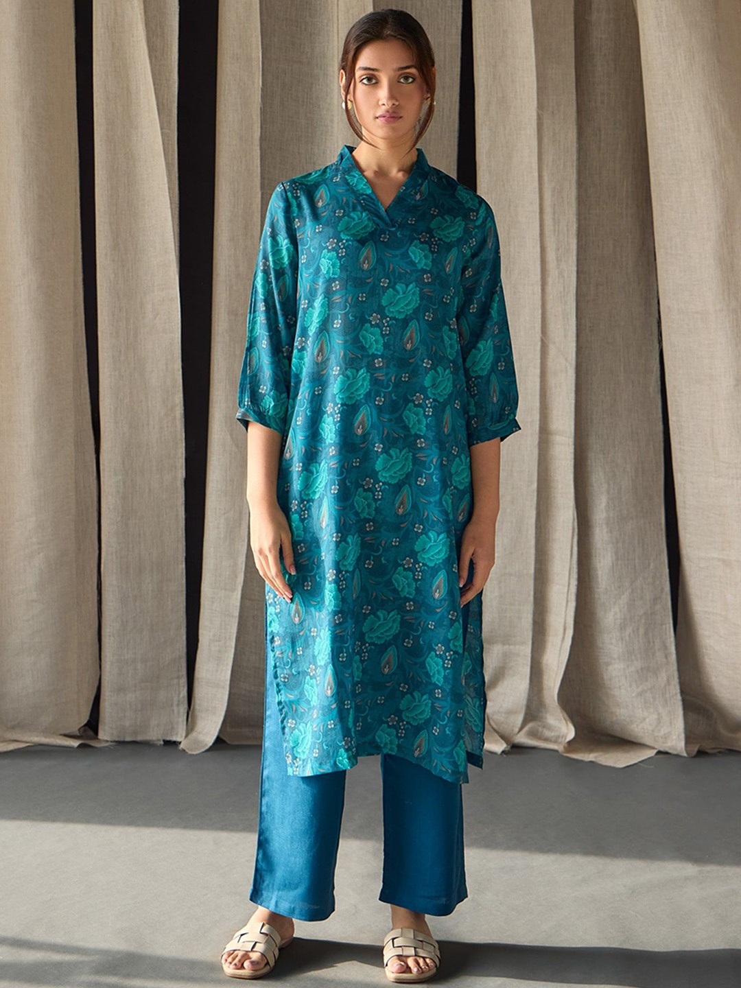 

Bombay Bloom Floral Printed Puffed Sleeves Straight Kurta, Teal