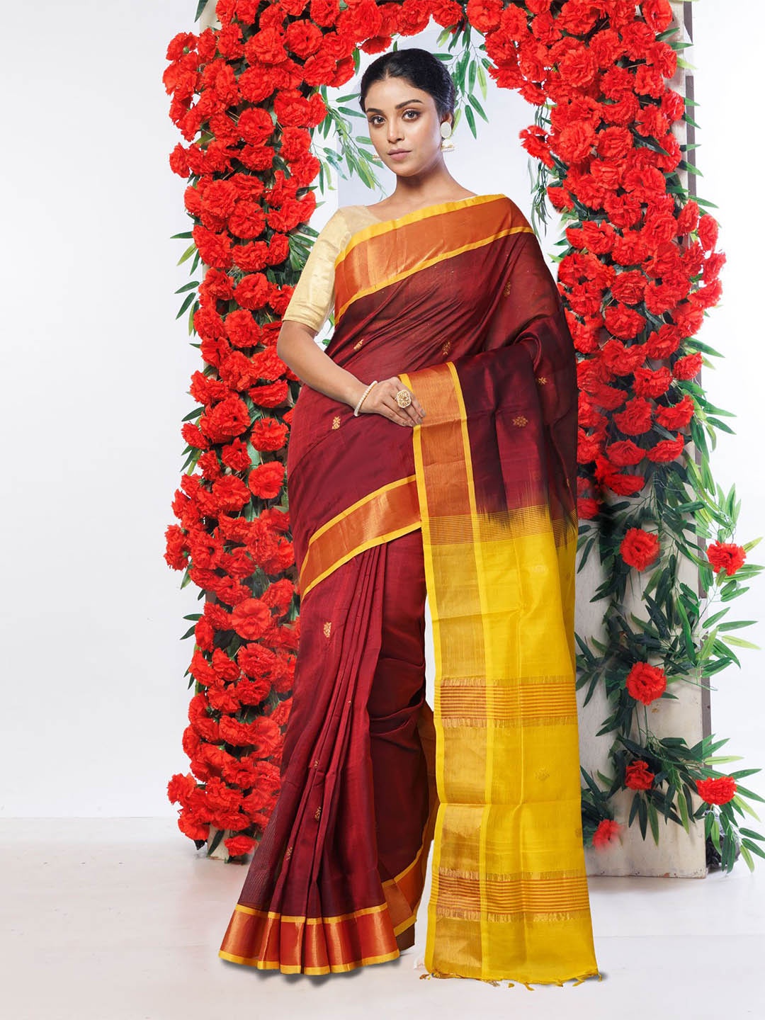 

Unnati Silks Ethnic Motifs Zari Handloom Kanjeevaram Saree, Maroon