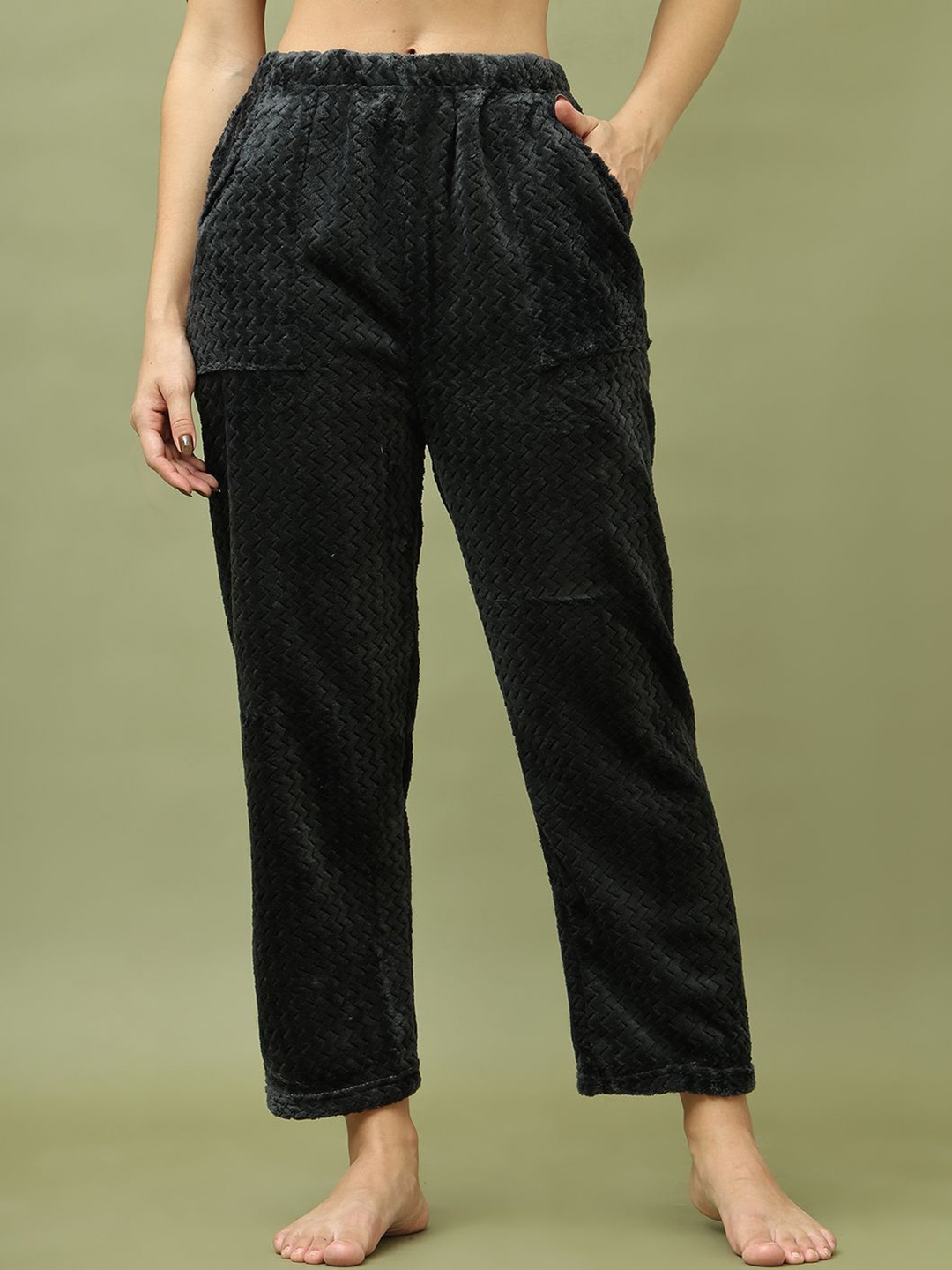 

TAG 7 Women Self Design Mid Rise Lounge Pants, Black