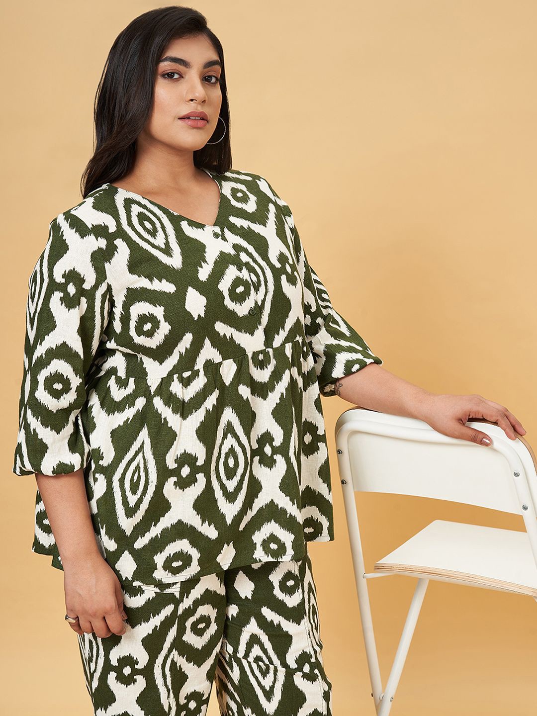 

Honey Curvytude by Pantaloons Women Ethnic Motifs Printed Three-quarter Top, Green