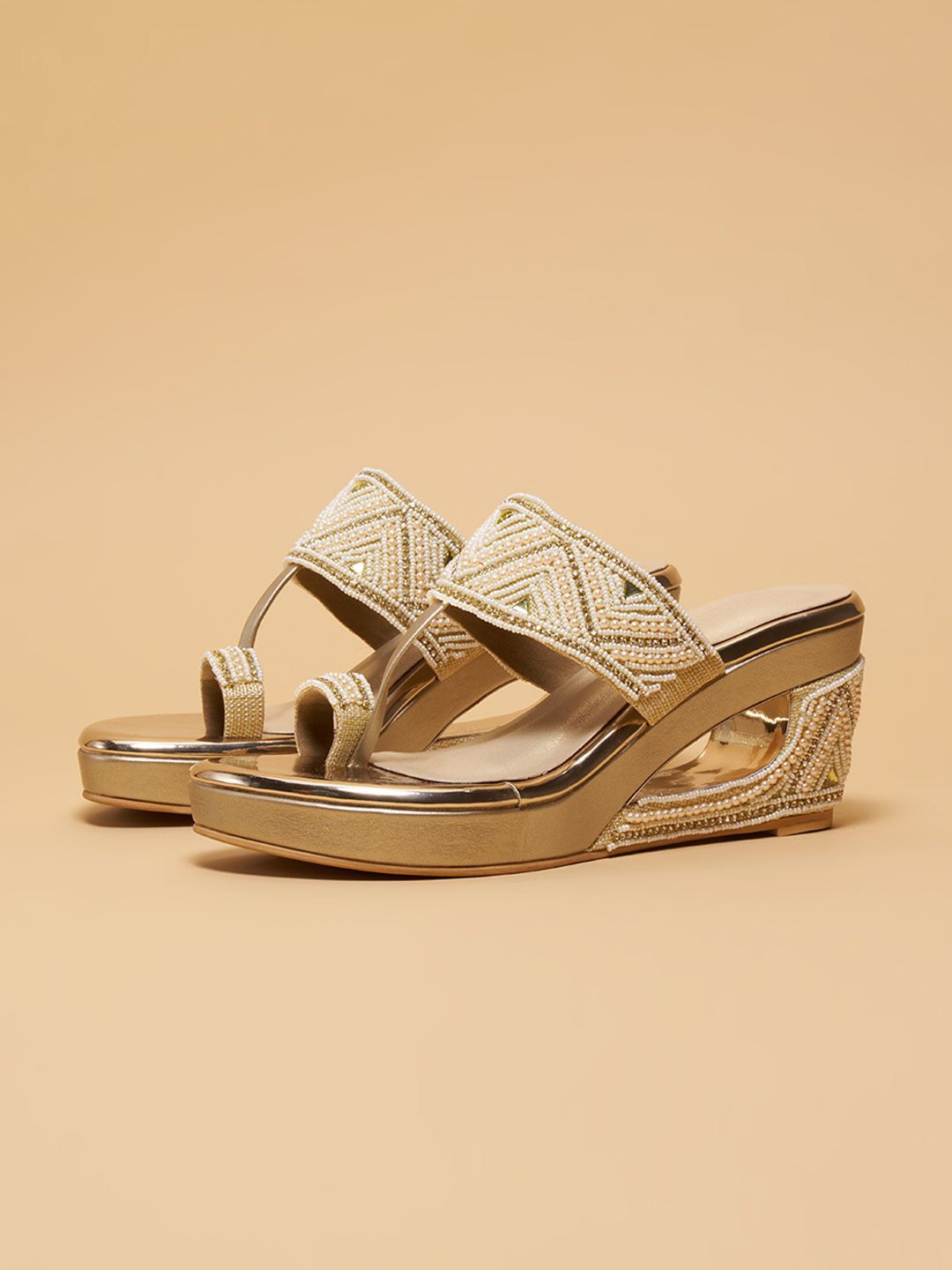 

ERIDANI Aashi Embellished Kolhapuri Wedges, Gold