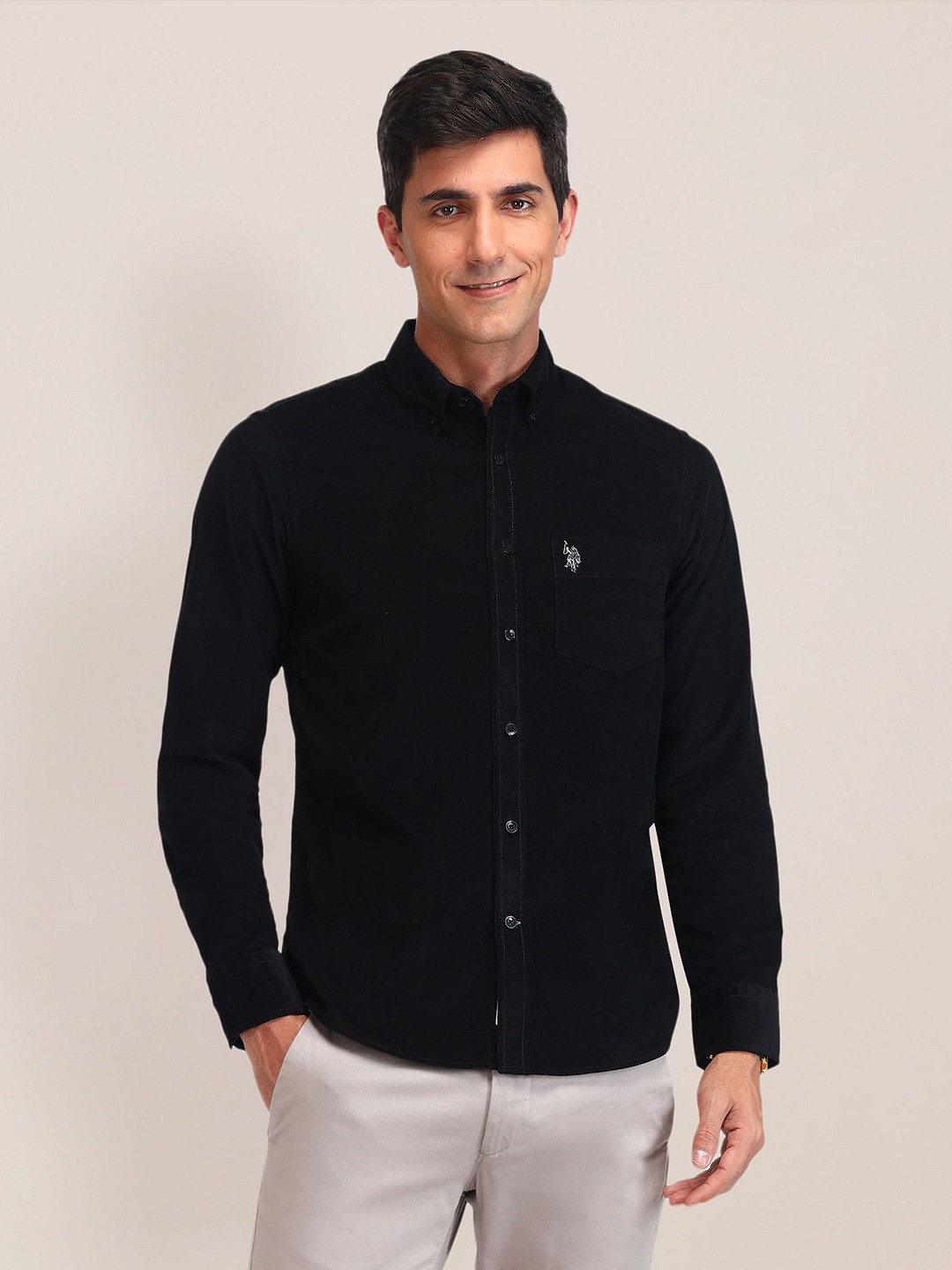 

U.S. Polo Assn. Men Cutaway Collar Solid Cotton Tailored Fit Casual Shirt, Black