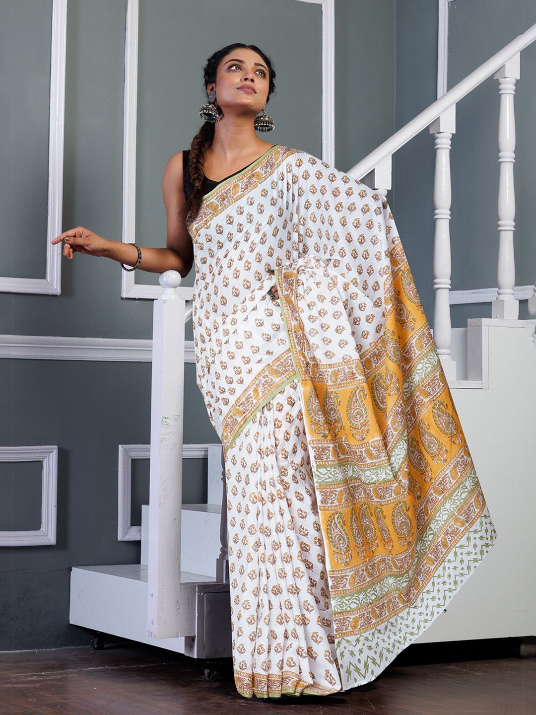 

Unnati Silks Ethnic Motifs Pure Cotton Handloom Block Print Saree, White