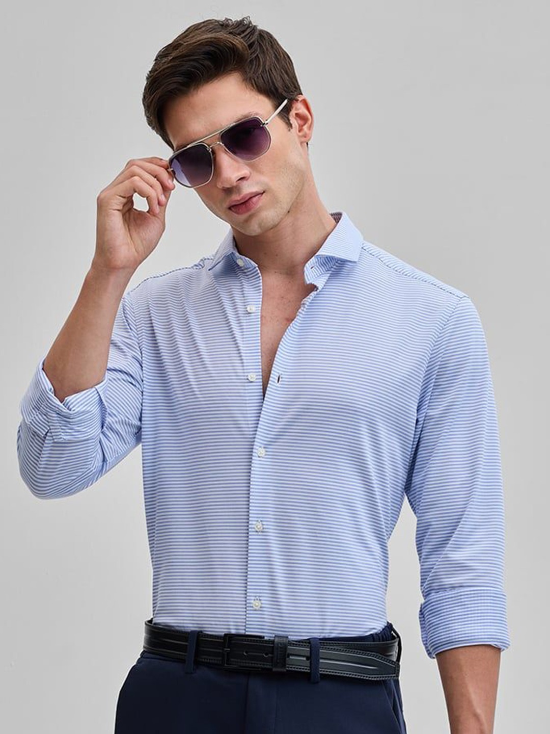 

Snitch Men Smart Spread Collar Horizontal Striped Casual Shirt, Blue