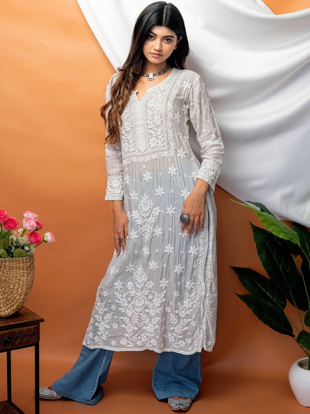 

The Chikan Label Floral Embroidered Chikankari Cotton Silk Straight Kurta, White