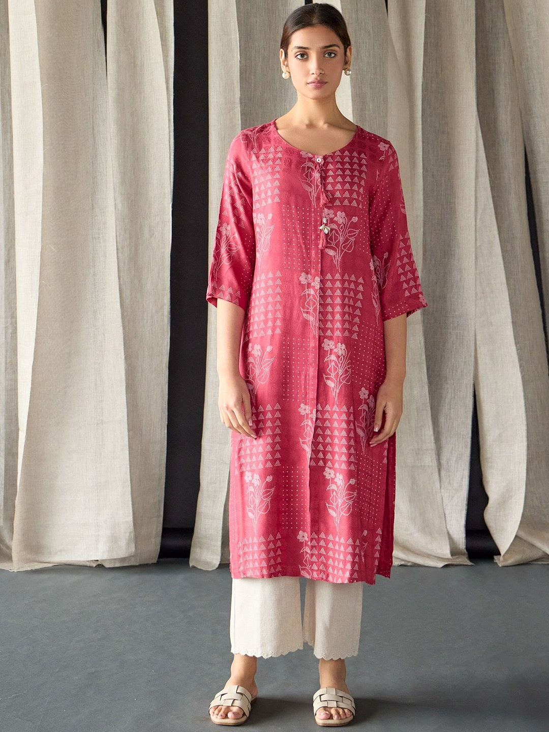 

Bombay Bloom Floral Printed Round Neck Jacquard A-Line Kurta, Red