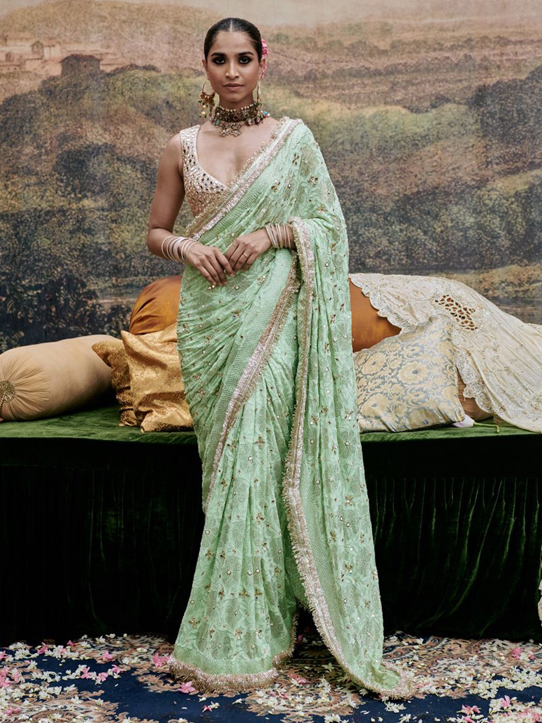 

ITRH Floral Embroidered Mirror Work Pure Cotton Saree, Green