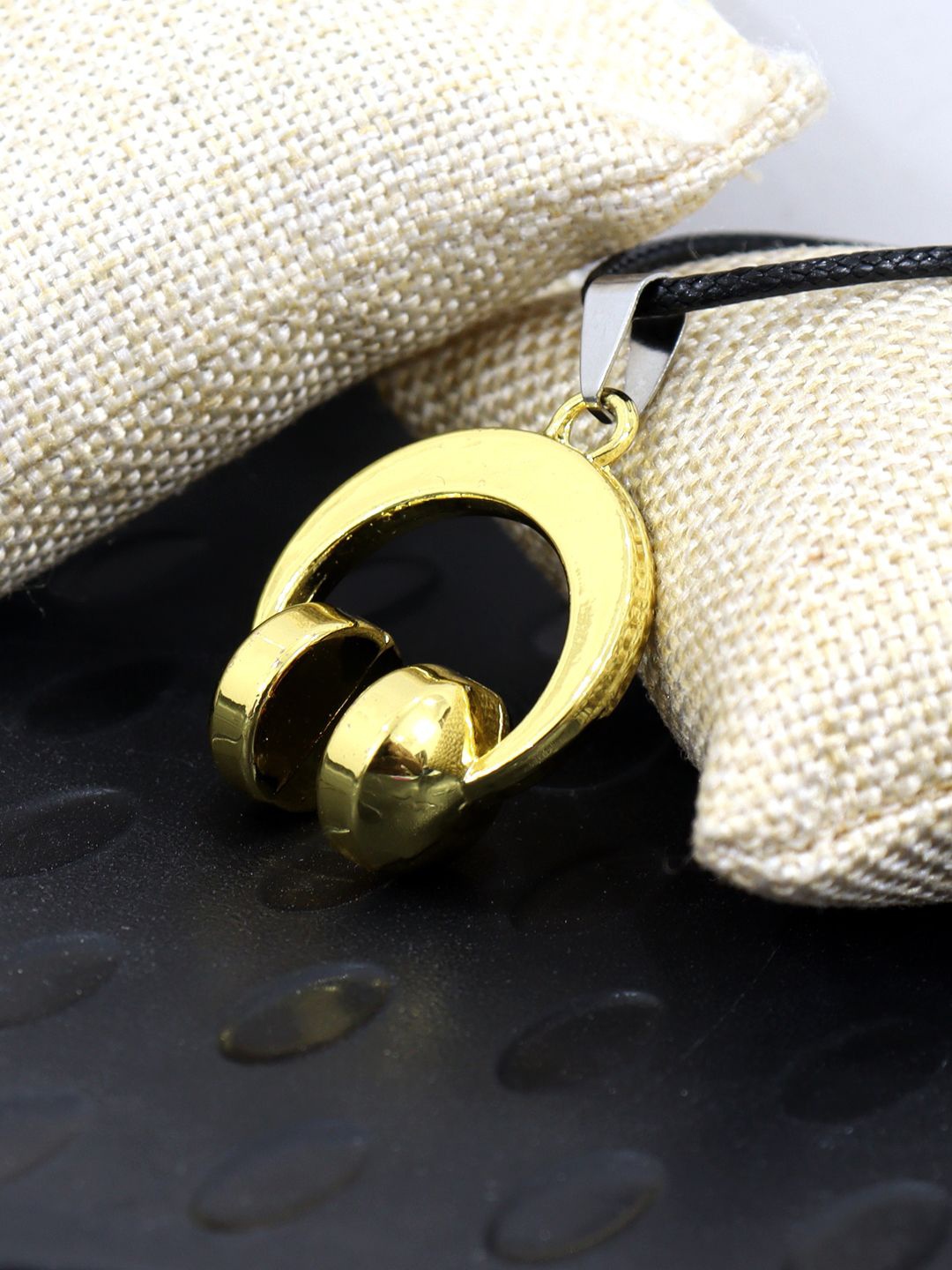 

FIMBUL Men Stainless Steel Music Headphone Shape Pendant, Gold