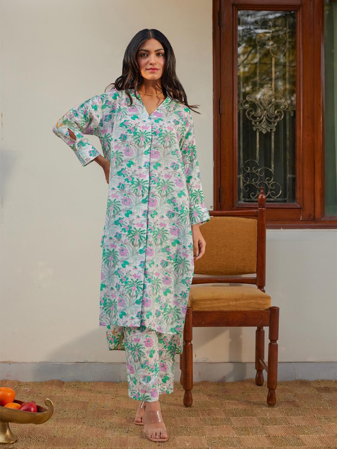 

Kapraaha Floral Printed Straight Pure Cotton Kurta with Palazzos, White