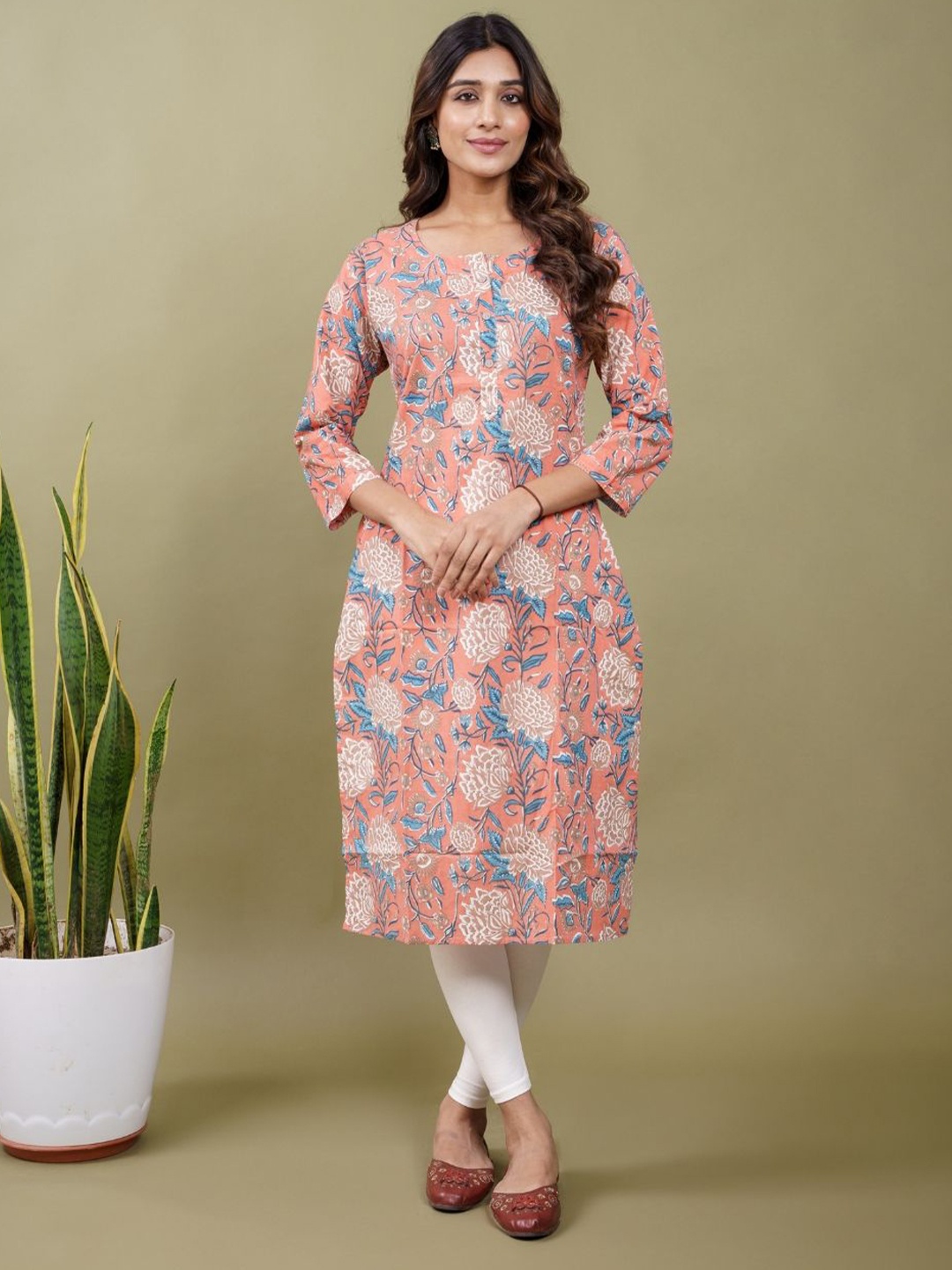 

EKISHA Round Neck Floral Printed Pure Cotton Straight Kurta, Peach