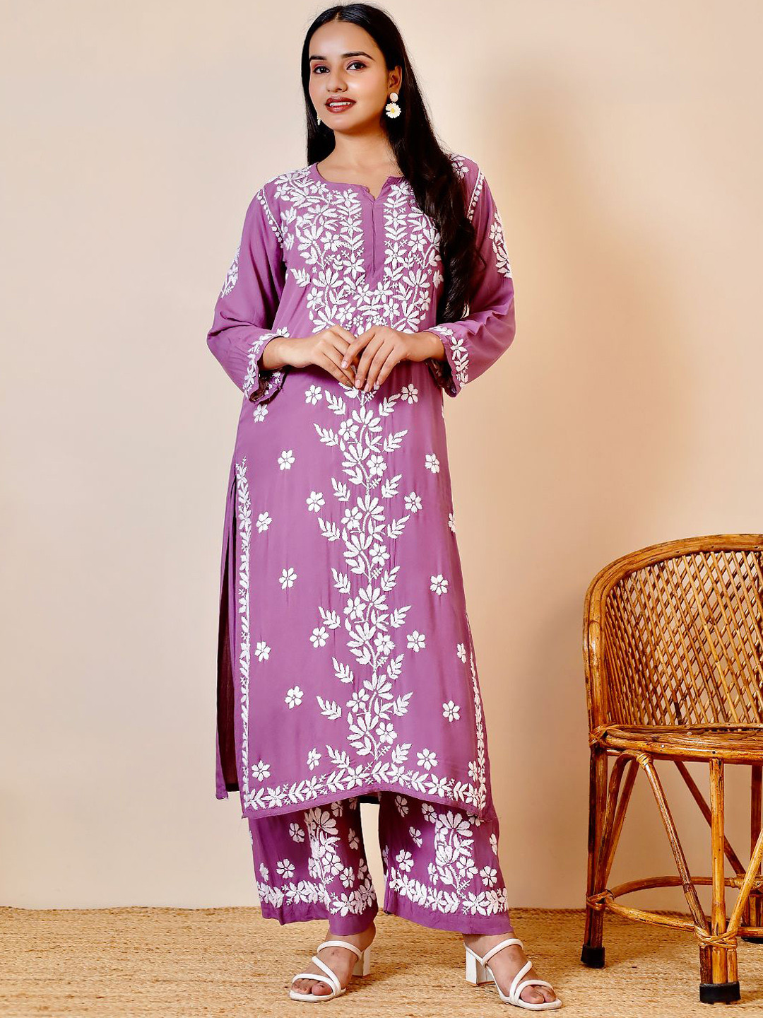 

The Chikan Label Ethnic Motifs Embroidered Chikankari Straight Kurta with Palazzos, Mauve