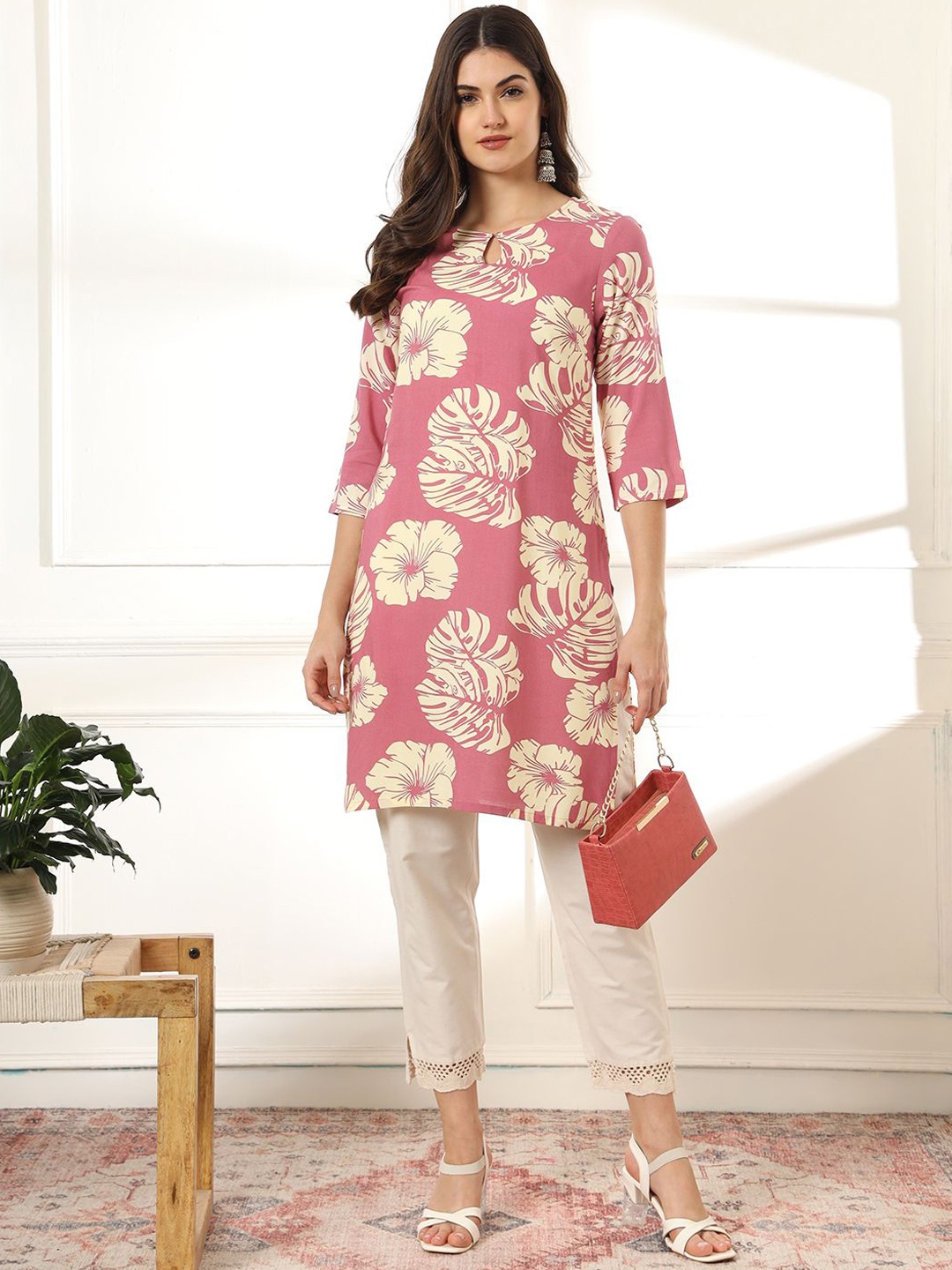 

Anouk Rustic Floral Printed Keyhole Neck Straight Kurta, Mauve