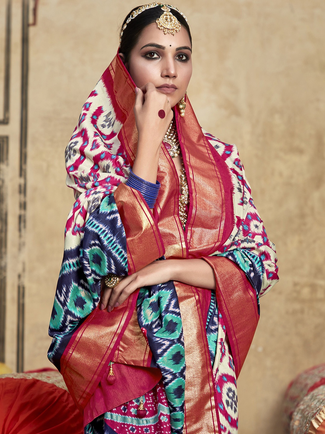 

Sangria Geometric Printed Ikkat Saree, Off white