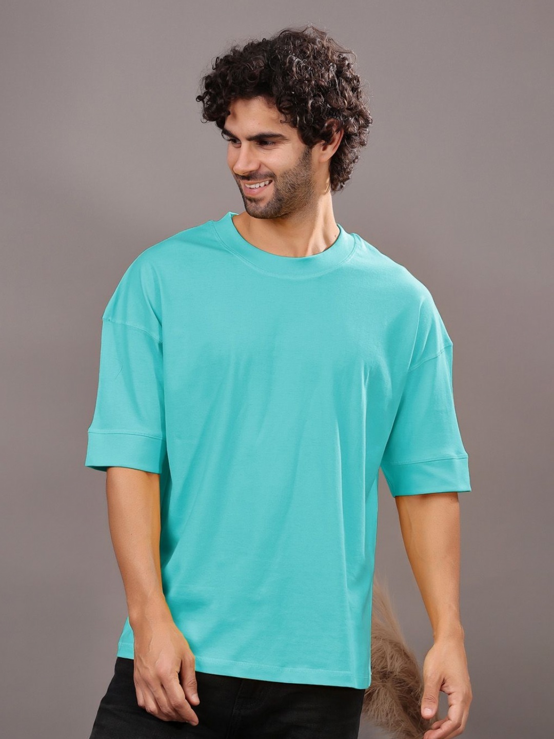 

Friskers Men Solid Round Neck Cotton T-shirt, Turquoise blue