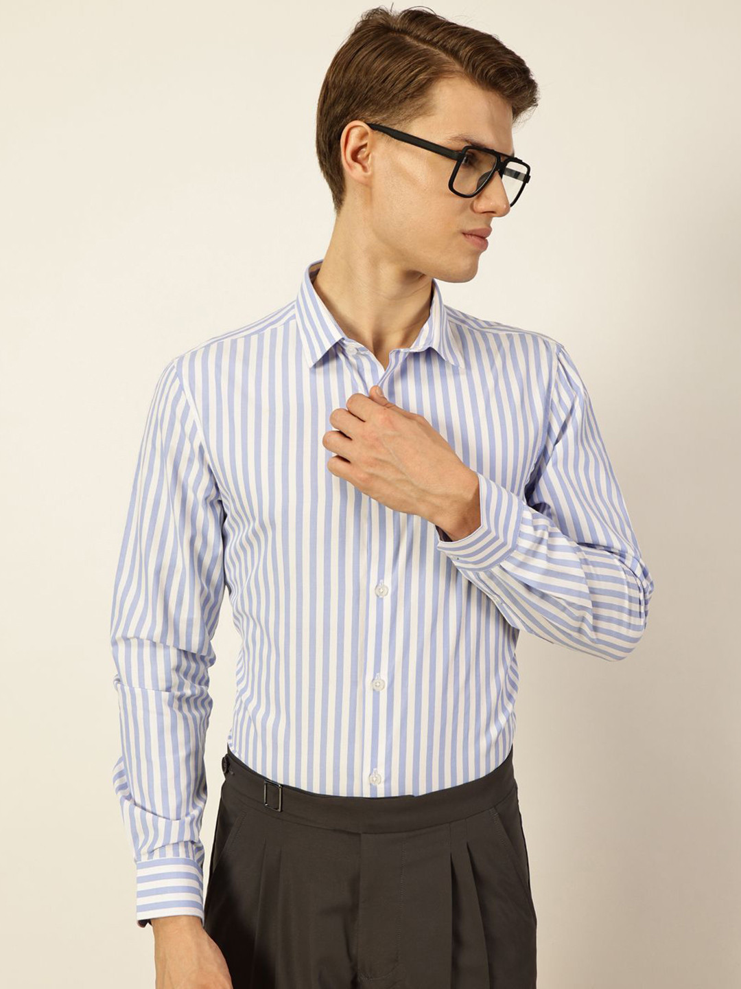 

INVICTUS Men Original Spread Collar Vertical Striped Cotton Slim Fit Formal Shirt, Blue