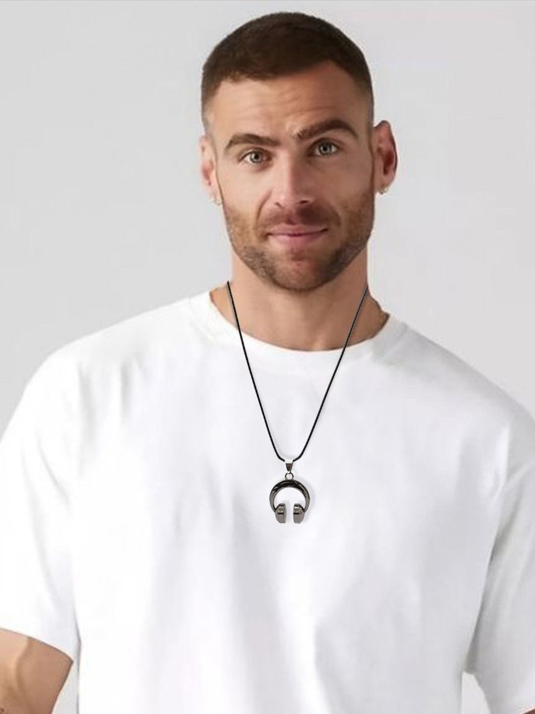 

VAGHBHATT Silver-Plated Music Headphone Shape Pendant With Chain