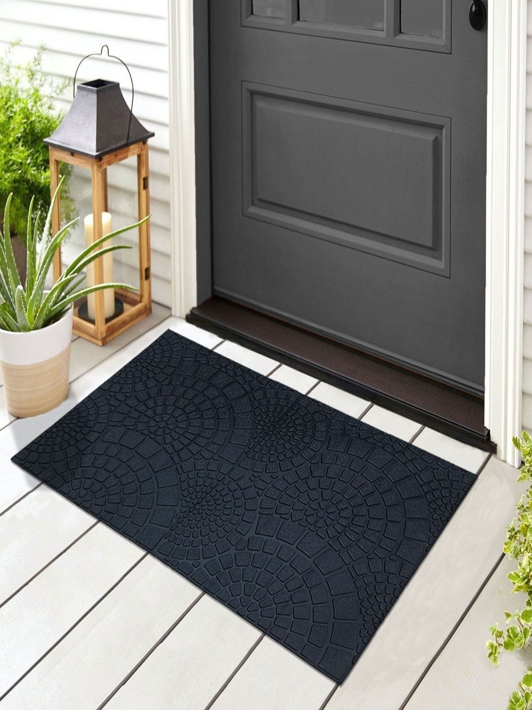 

LUXEHOME INTERNATIONAL Black Textured Rectangular Doormat