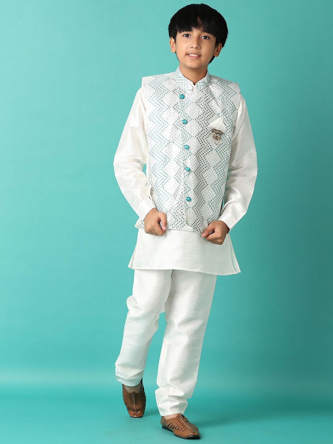 

V-Mart Boys Pure Cotton Mandarin Collar Kurta & Pyjamas With Nehru jacket, White