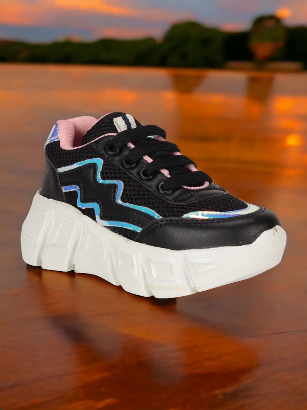 

Lil Lollipop Girls Colourblocked Lace-Ups Sneakers, Black