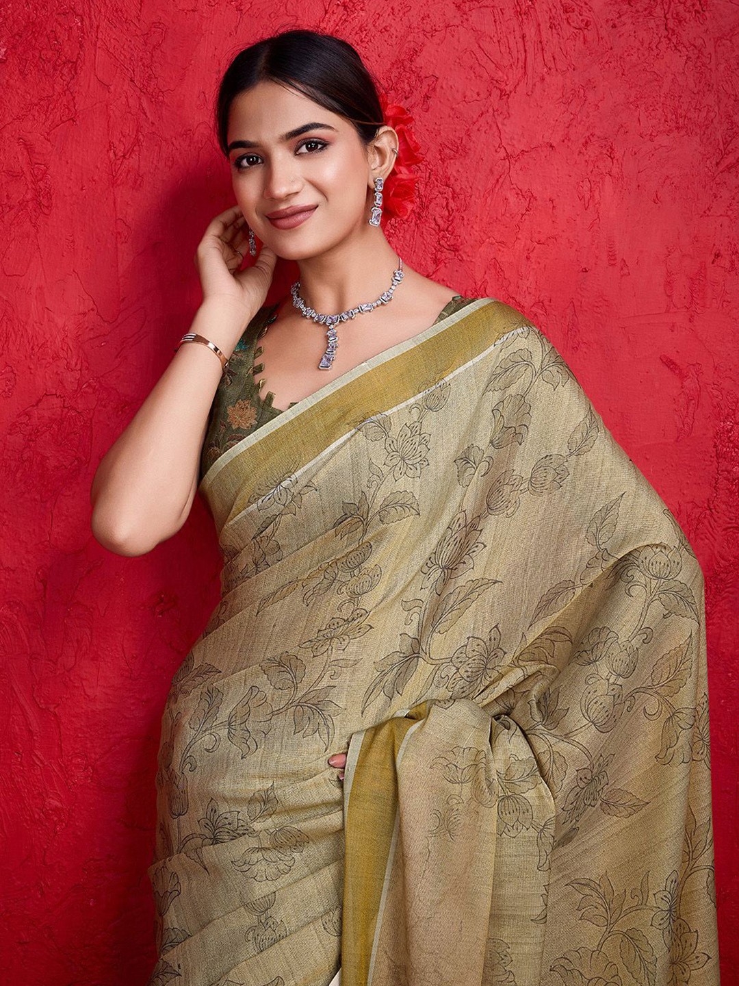 

Ishin Woemen Woven Design Saree With Blouse Piece, Green