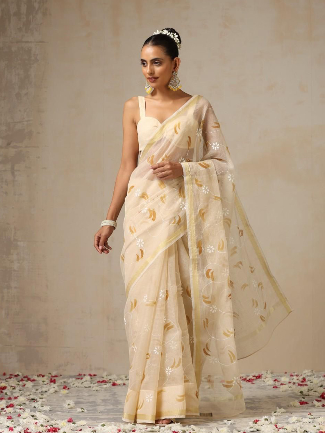 

Swtantra Floral Printed Designer Saree, Cream
