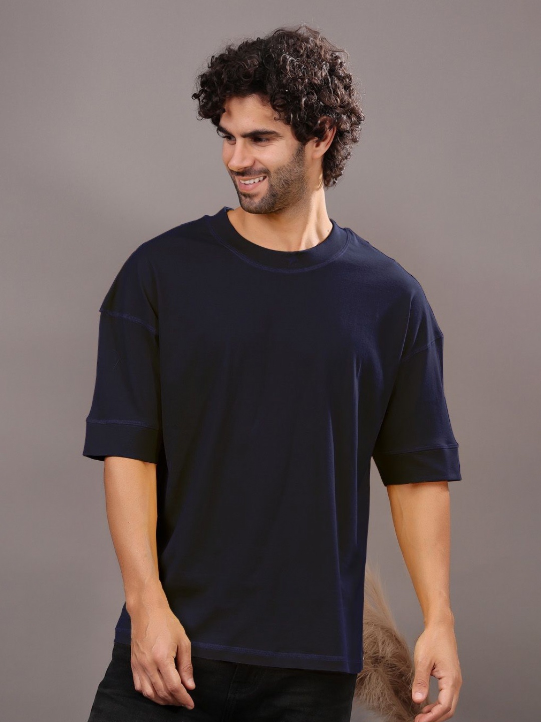 

Friskers Men Solid Round Neck Cotton T-shirt, Navy blue