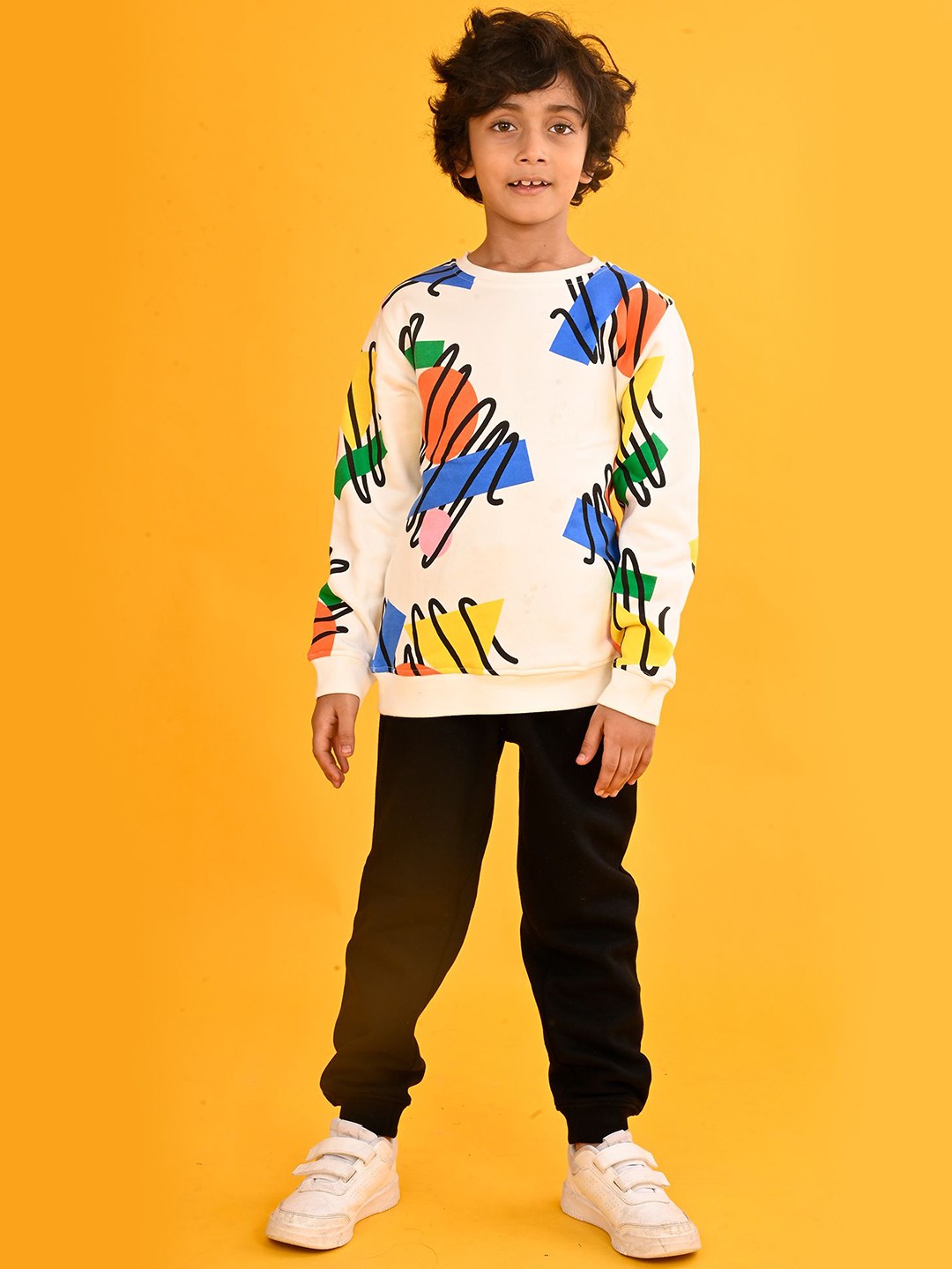 

Anthrilo Boys Printed Sweatshirt With Joggers, White