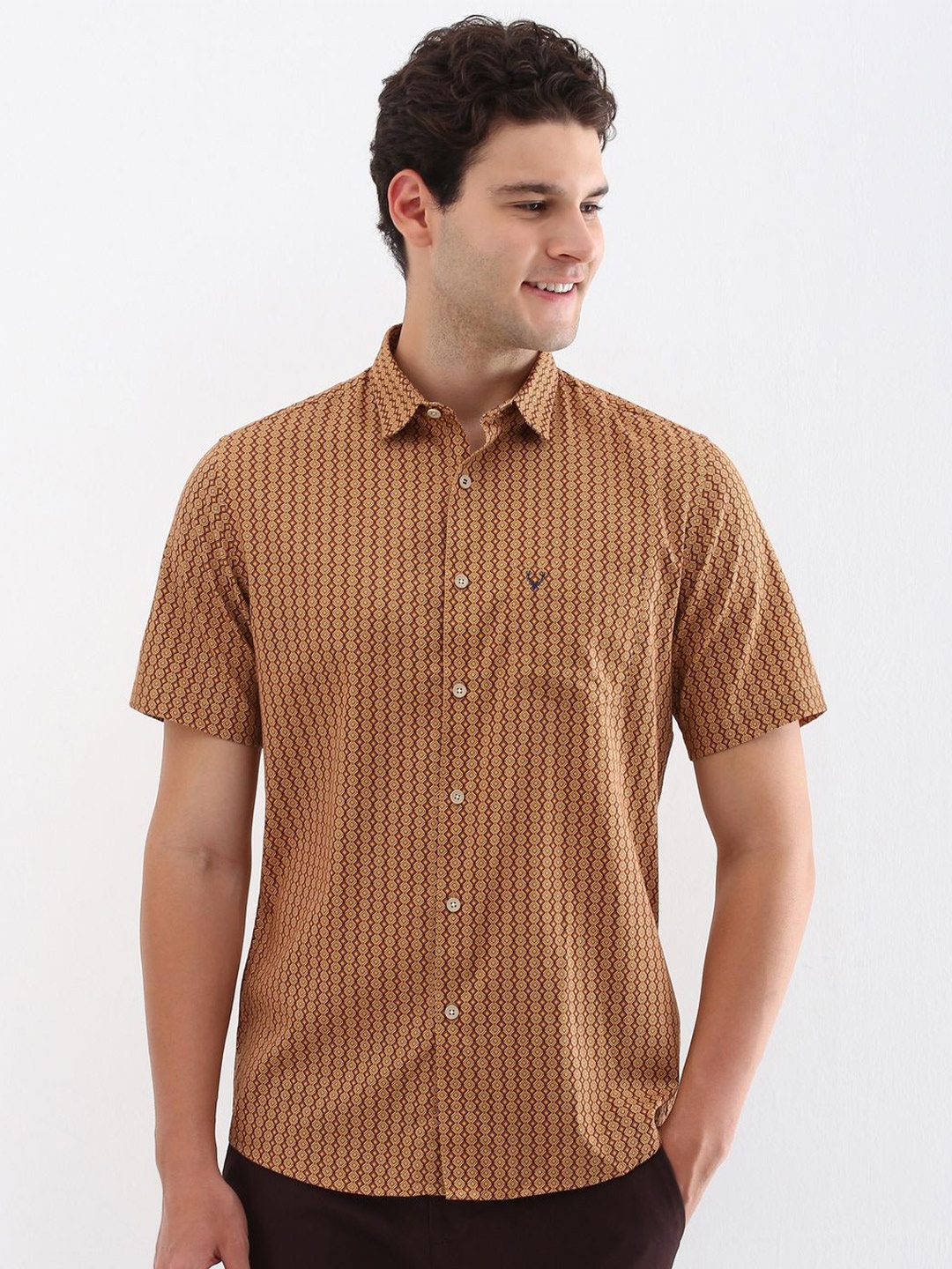 

Allen Solly Men Spread Collar Geometric Printed Cotton Slim Fit Casual Shirt, Brown