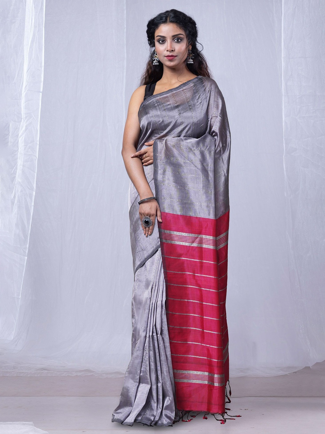 

Unnati Silks Colourblocked Mangalagiri Saree, Grey
