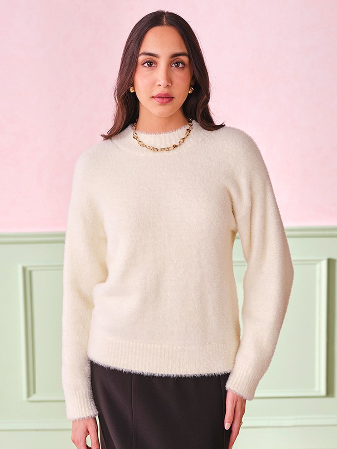 

AND Women Round Neck Fuzzy Pullover Sweater, Cream