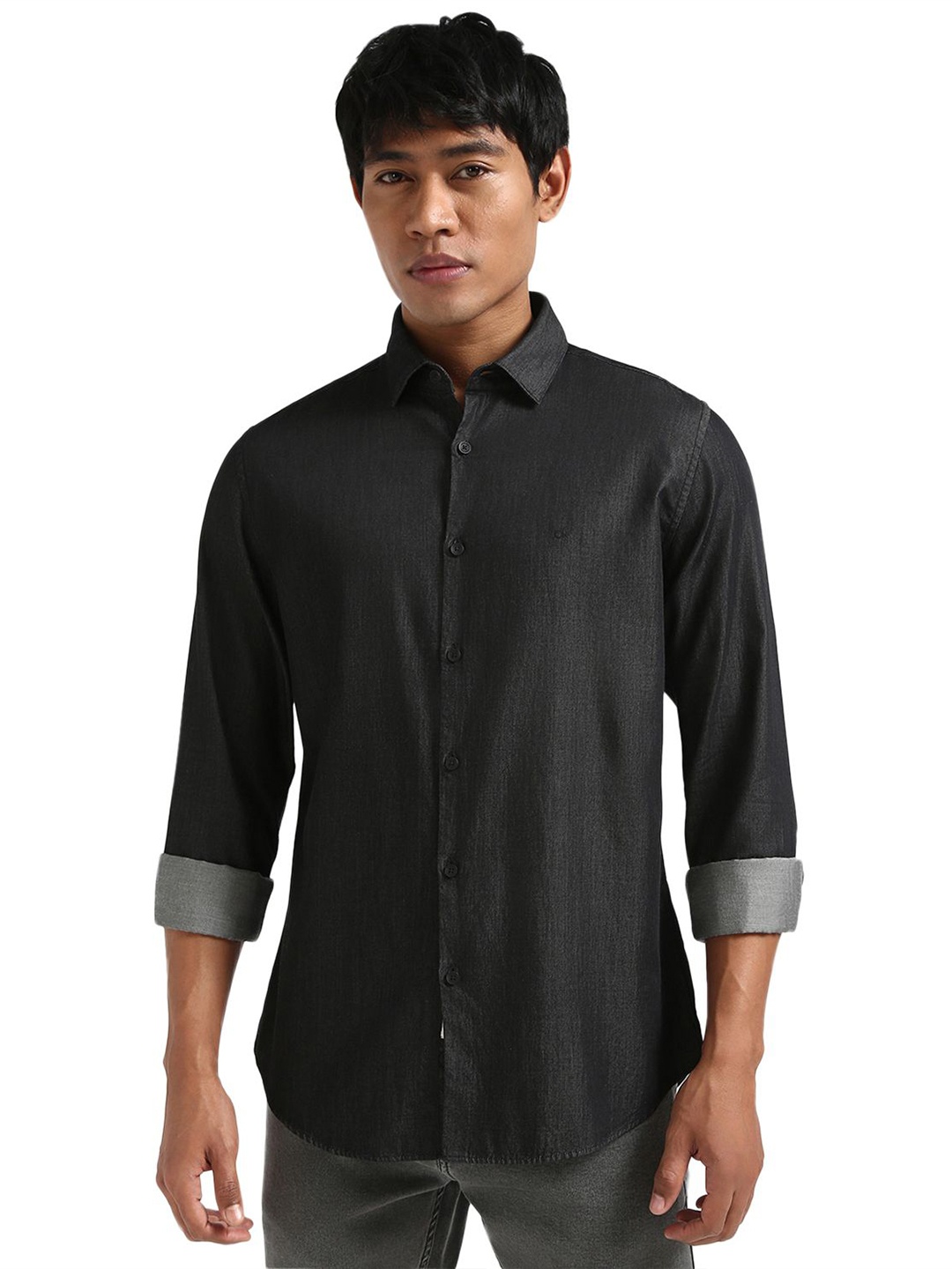 

Calvin Klein Jeans Men Spread Collar Solid Cotton Slim Fit Casual Shirt, Black