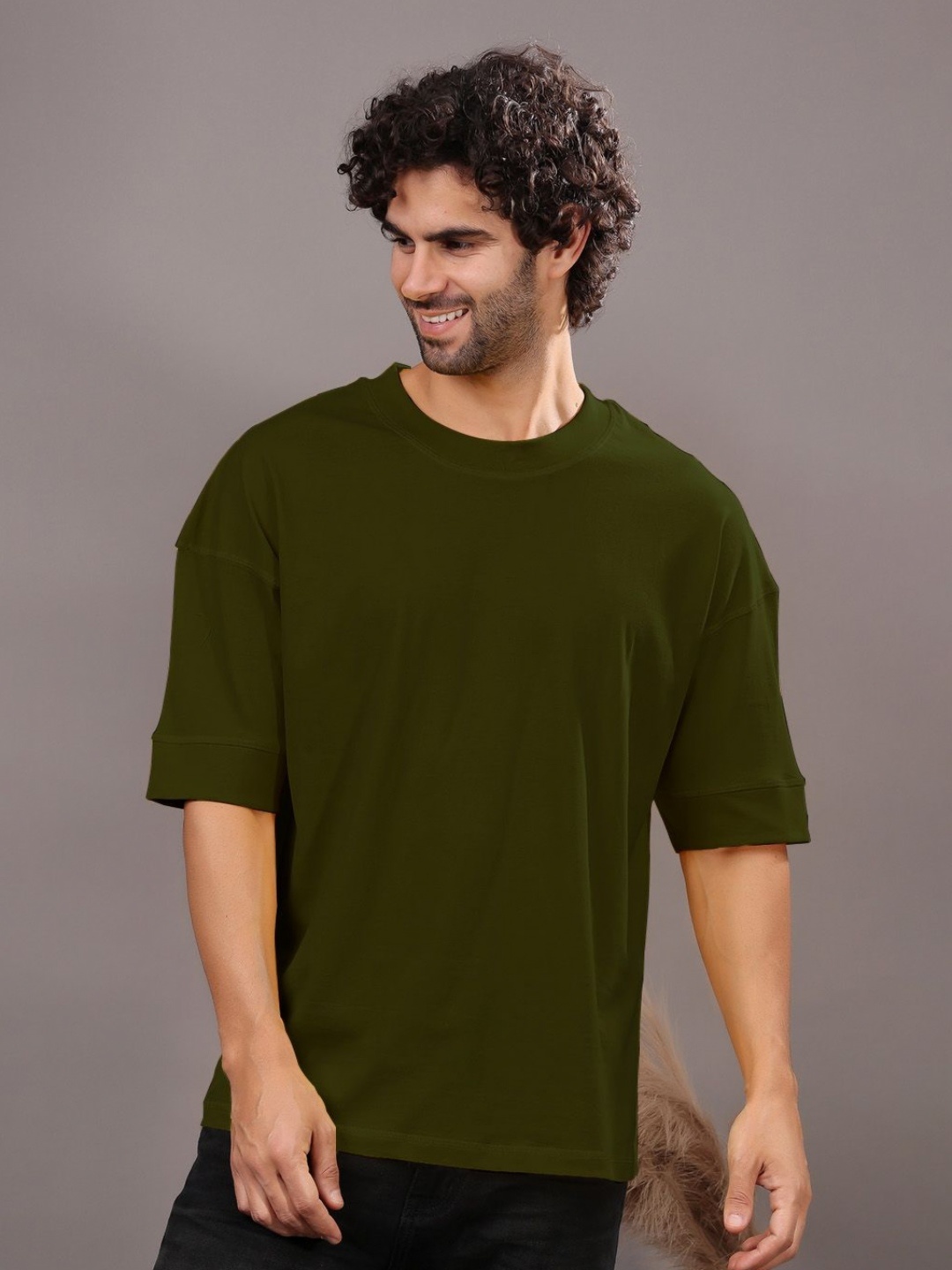 

Friskers Men Solid Round Neck Cotton Oversized T-shirt, Olive