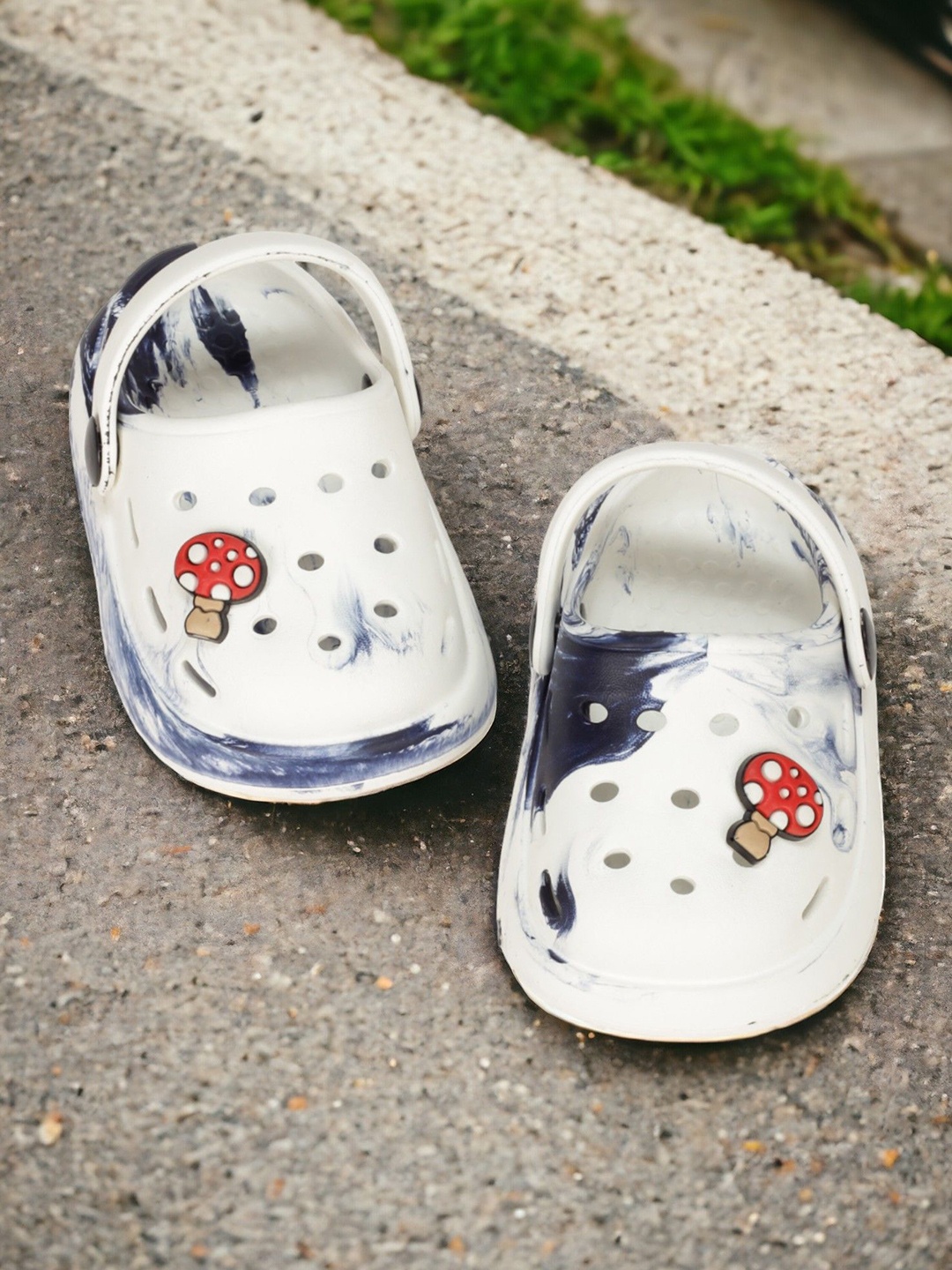 

Lil Lollipop Kids Printed Marble Look Anti-Slip Clogs, White
