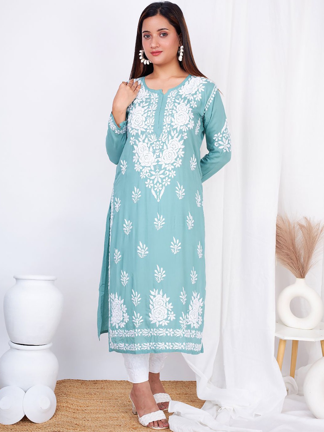 

The Chikan Label Ethnic Motifs Embroidered Chikankari Straight Kurta, Green