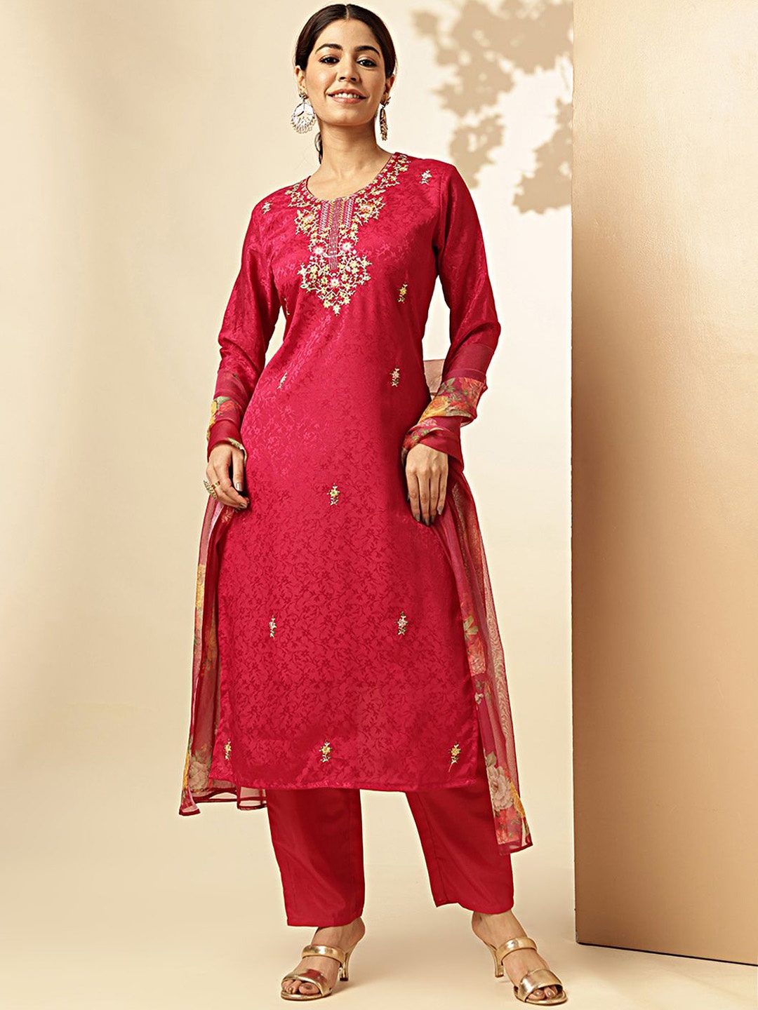 

Vbuyz Embroidered Kurta With Trousers & Dupatta, Pink