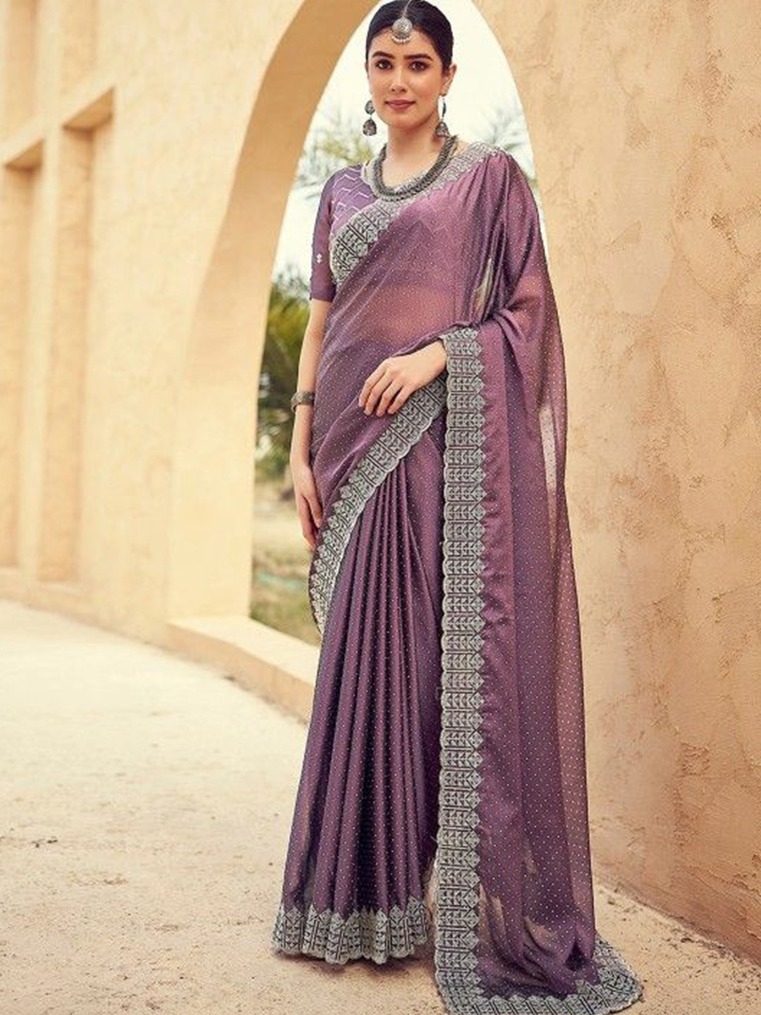 

Sanwariya Silk Women Embellished Maheshwari Saree, Mauve