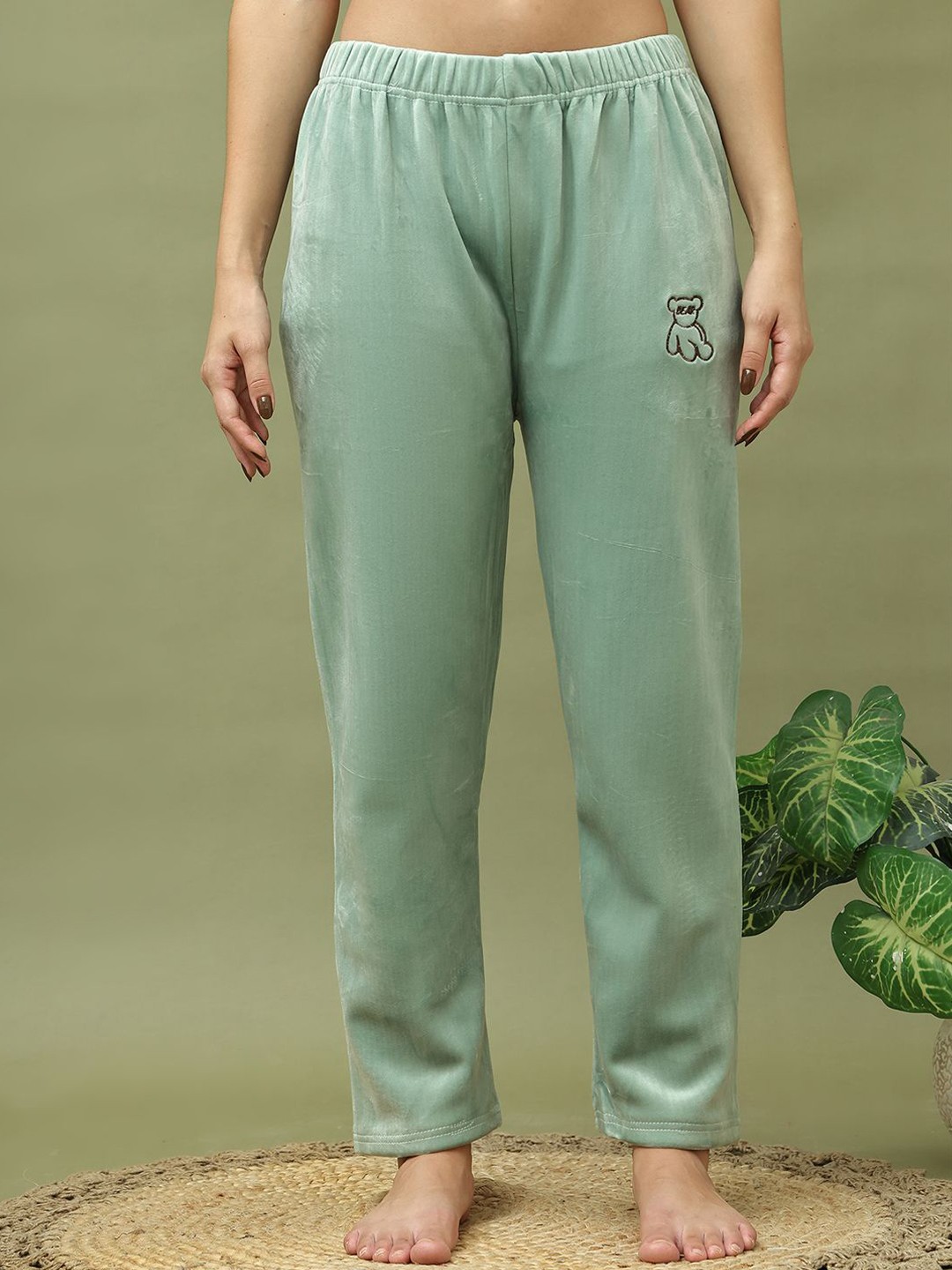 

TAG 7 Women Velvet Mid Rise Lounge Pant, Green