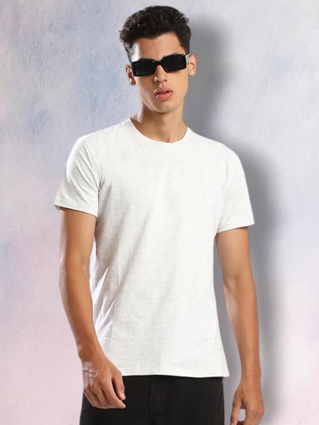 

THE DAILY OUTFITS Men Solid Round Neck Cotton T-shirt, Off white