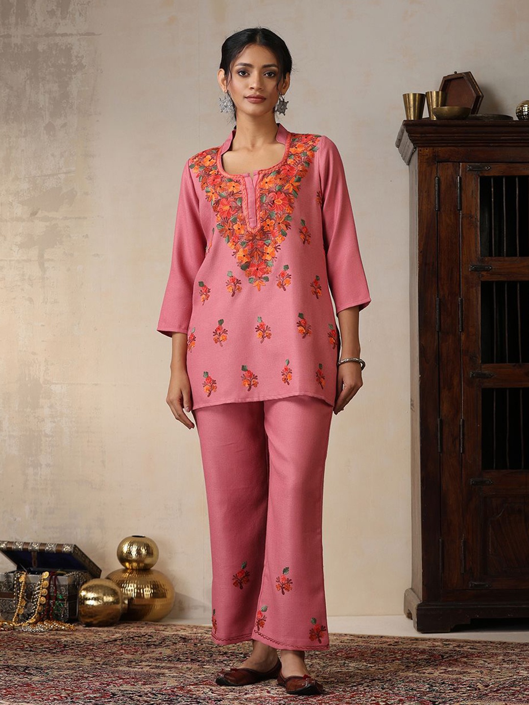 

House of Chikankari HOC Crafts Aari Woven Kurta Set, Pink