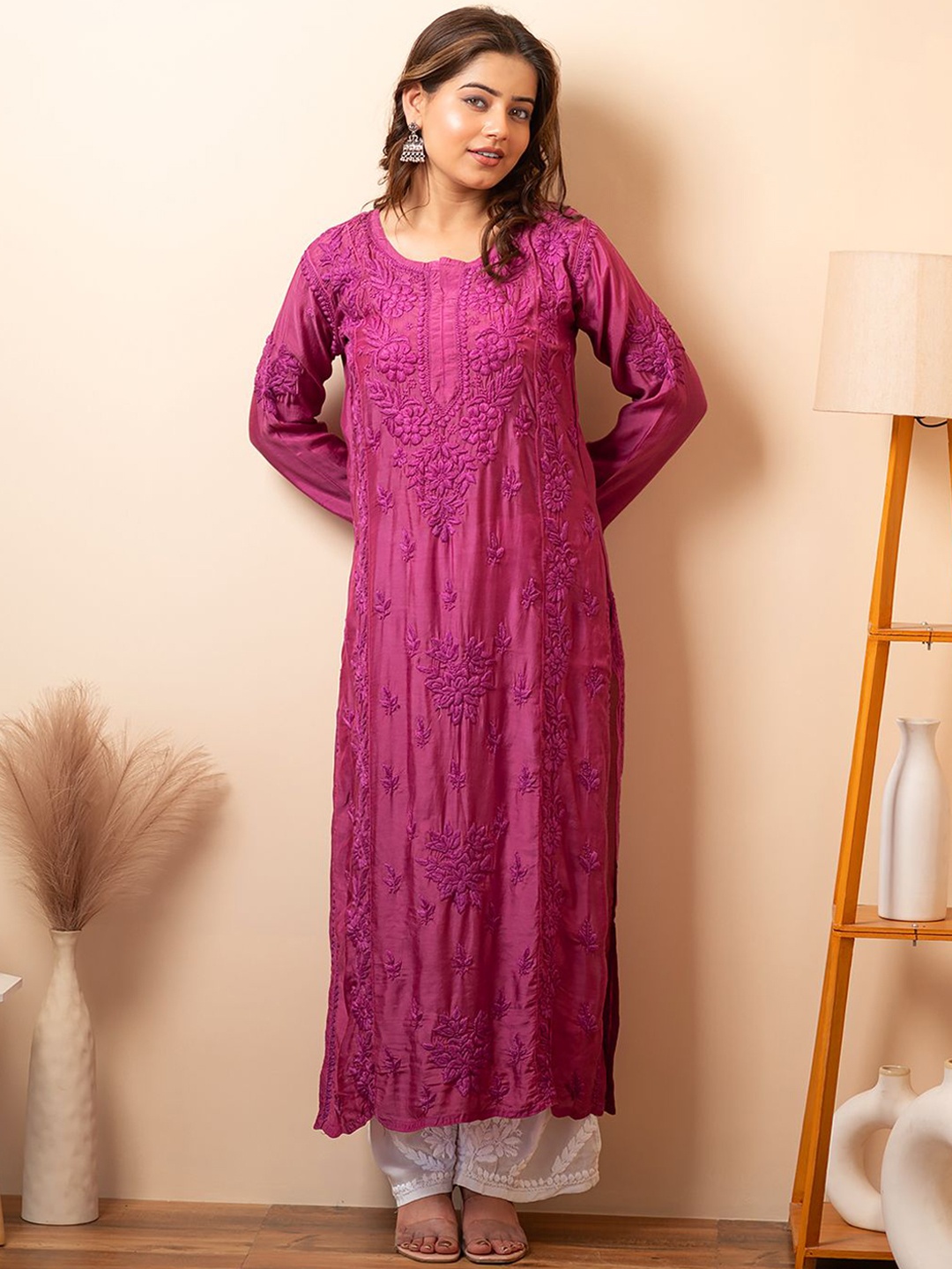 

The Chikan Label Ethnic Motifs Embroidered Chikankari Straight Kurta, Mauve